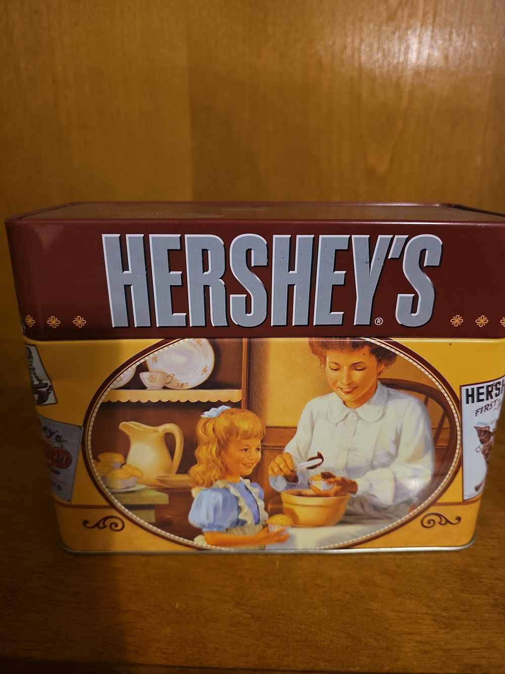 HERSHEY'S Decorative Tin - Brown & Gold